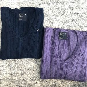 AE V-Neck Sweaters - size M